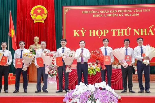 Phó Bí thư Tỉnh ủy Bùi Huy Vĩnh dự Kỳ họp thứ Nhất, HĐND phường Vĩnh Yên