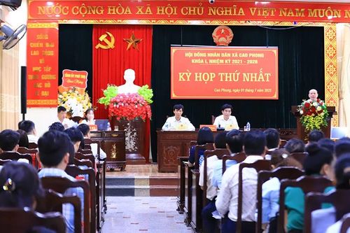 Phó Bí thư Tỉnh ủy Bùi Đức Hinh dự và chỉ đạo Kỳ họp thứ Nhất tại xã Cao Phong