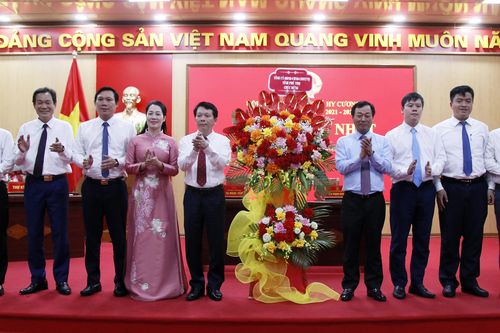 Chủ tịch HĐND tỉnh Bùi Văn Quang dự chỉ đạo Kỳ họp thứ Nhất HĐND xã Hy Cương
