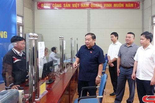 Đồng chí Phó Chủ tịch HĐND tỉnh kiểm tra việc vận hành chính quyền địa phương 2 cấp tại xã Xím Vàng