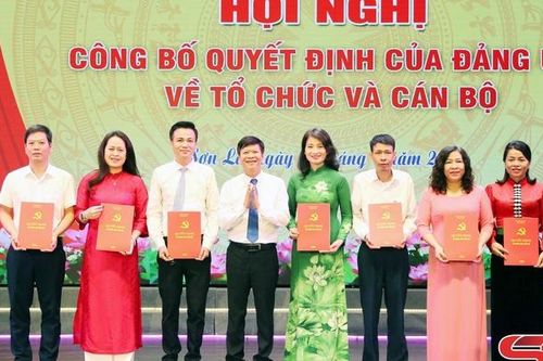 Đảng ủy Báo và Phát thanh, truyền hình Sơn La công bố các quyết định về tổ chức và cán bộ