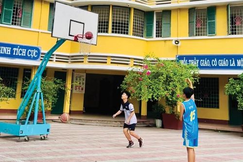 Náo nhiệt sân chơi mùa hè cho trẻ em