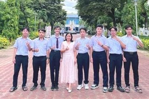 Học sinh Quốc Học - Huế giành giải Nhất khu vực miền Trung tại Hội thi tin học trẻ toàn quốc