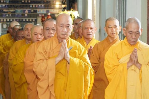 Một ngày huân tu tại trường hạ chùa Huỳnh Kim