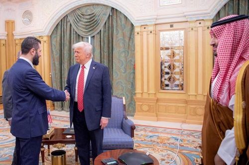 Tổng thống Mỹ Donald Trump ký sắc lệnh chấm dứt lệnh trừng phạt Syria