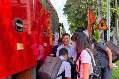 Hàng trăm cán bộ vượt hơn 100km đến Đồng Nai làm việc trong ngày đầu sáp nhập