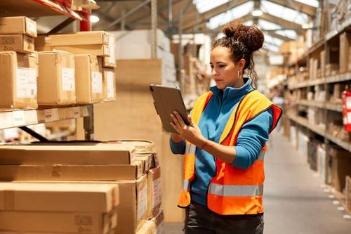 Doanh nghiệp bán lẻ Mỹ giảm tồn kho vì thuế quan