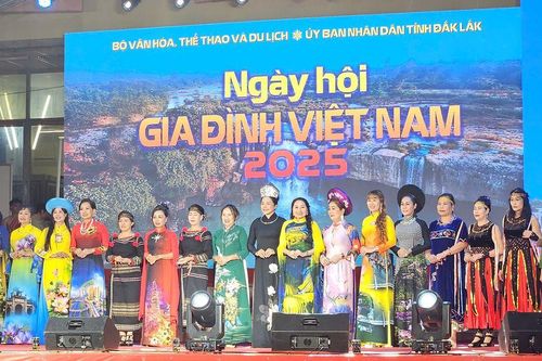 Đắk Lắk rực rỡ sắc màu Ngày hội Gia đình Việt Nam 2025: Giữ lửa hạnh phúc, lan tỏa yêu thương