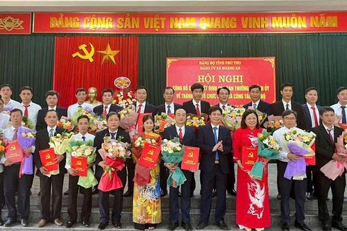 Phú Thọ: Xã Hoàng An công bố các quyết định về tổ chức bộ máy và công tác cán bộ