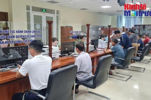 Ghi nhận ngày làm việc đầu tiên tại Trung tâm phục vụ hành chính công phường Hạc Thành (Thanh Hóa)