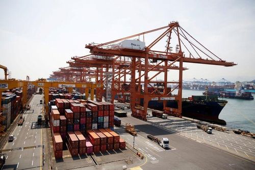 Hàn Quốc: Xuất khẩu phục hồi, hoạt động sản xuất giảm