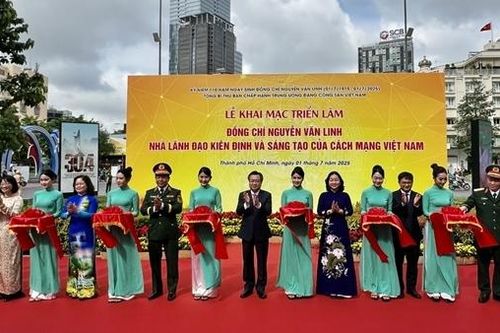 Triển lãm ảnh 'Đồng chí Nguyễn Văn Linh - Nhà lãnh đạo kiên định và sáng tạo của cách mạng Việt Nam'