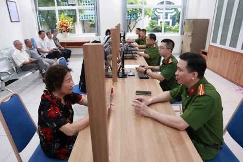 Người dân đến trụ sở Công an phường với tâm thế được phục vụ