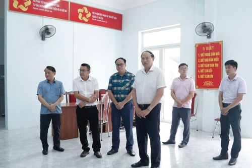 Phó Chủ tịch UBND tỉnh Hoàng Văn Thạch kiểm tra Trung tâm Phục vụ hành chính công các xã Quảng Uyên và Trà Lĩnh