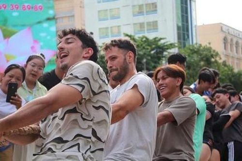Người dân, du khách hào hứng tham gia các hoạt động Kỷ niệm 327 năm hình thành Sài Gòn – TPHCM