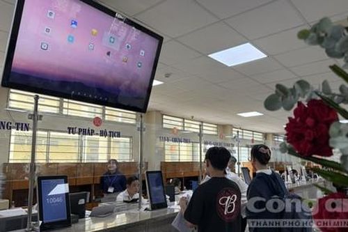 Người dân TPHCM phấn khởi với sự chuyên nghiệp, tận tâm của Trung tâm hành chính công tại phường