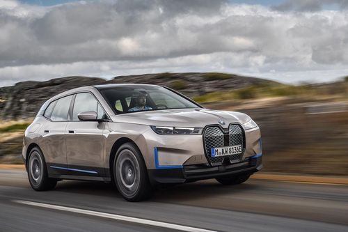 BMW triệu hồi hơn 70 nghìn xe điện do lỗi phần mềm khiến xe ngắt điện bất ngờ