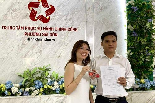 Nhiều cặp đôi chọn ngày đặc biệt của đất nước để đăng ký kết hôn