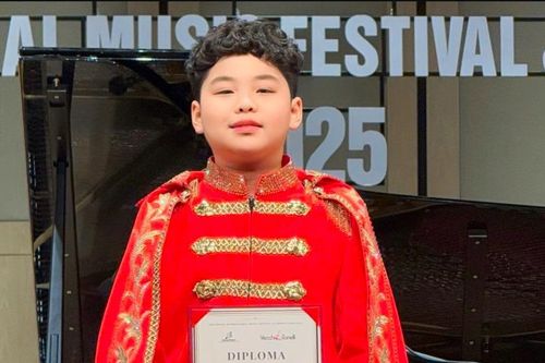 Cậu bé 13 tuổi giành giải nhất Opera cuộc thi âm nhạc quốc tế