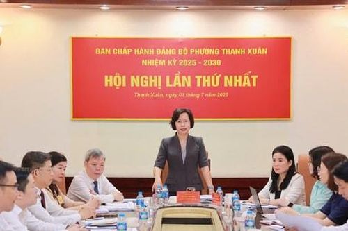 Cán bộ phường Thanh Xuân thực hiện mô hình chính quyền hai cấp với tinh thần trách nhiệm cao