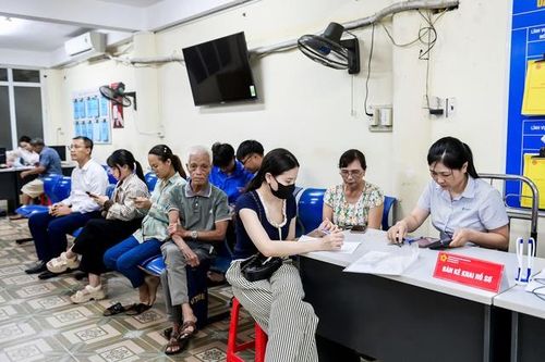 Ngày đầu vận hành chính quyền 2 cấp ở Ninh Bình diễn ra như thế nào?