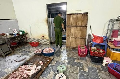 Trộn hàn the vào giò chả, 2 người bị khởi tố
