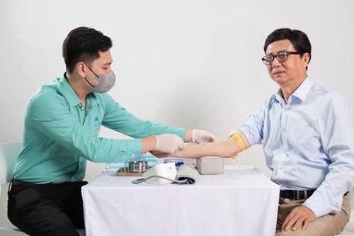 Lấy mẫu tận nơi: Lựa chọn y tế thông minh cho người cao tuổi