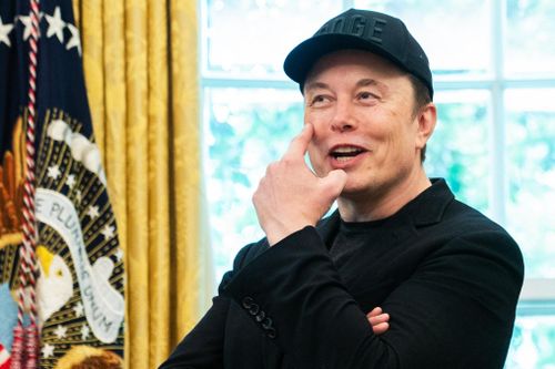 Ông Trump dọa cắt hết trợ cấp, tỷ phú Musk nói cứ 'cắt tất'