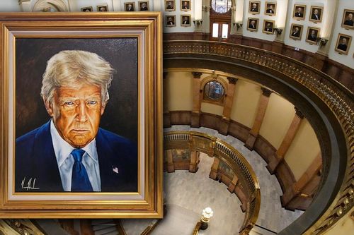 Bức chân dung 'xấu' của ông Trump tại Colorado đã được thay thế