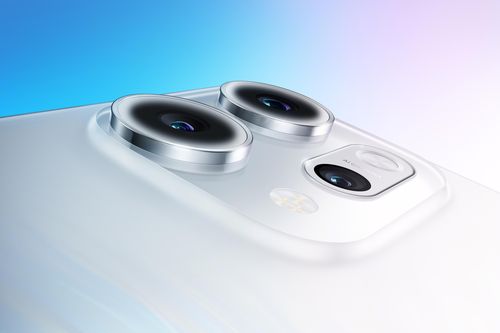 Sơn Tùng M-TP gần hơn, thật hơn qua lăng kính Reno14 series