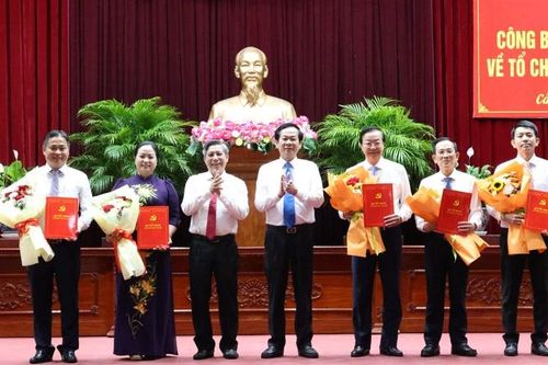 Cần Thơ: công bố danh sách lãnh đạo các sở, ngành