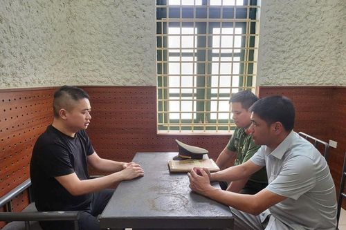 Khởi tố, bắt một nhà báo về tội cưỡng đoạt tài sản