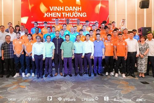 CLB CAHN mừng công