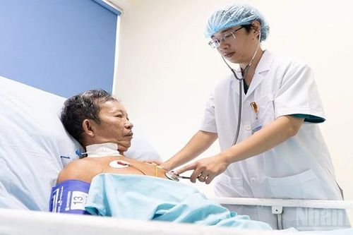 Bệnh viện Đa khoa Trung ương Quảng Nam cứu sống người đàn ông bị ong vò vẽ đốt hơn 30 vết