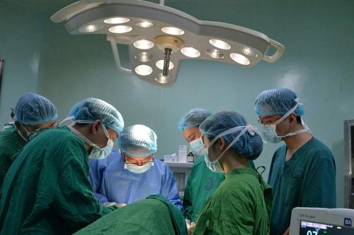 Phẫu thuật ca viêm sụn vành tai tái phát hiếm gặp