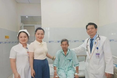 Mệt mỏi, xanh xao, người đàn ông phát hiện u sùi tâm vị