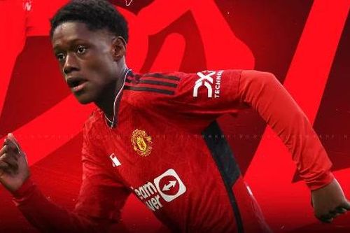 Man United tưởng thưởng 'thần đồng' tuổi teen