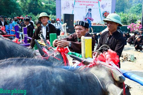 Gói ghém yêu thương, ước vọng, tâm tình của đồng bào Lự vào không gian văn hóa độc đáo