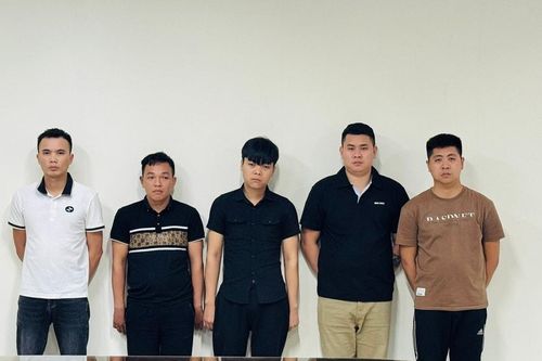 Chiếm đoạt tiền của ngân hàng và công ty tài chính, 5 đối tượng bị khởi tố