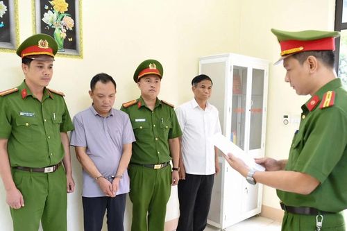 Khởi tố, bắt tạm giam giám đốc doanh nghiệp sản xuất mỹ phẩm giả