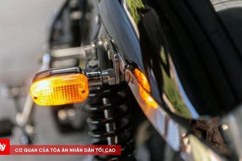 Nguy cơ tai nạn giao thông khi chuyển hướng không bật xi nhan