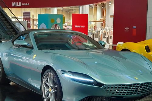 Siêu xe Ferrari Roma Spider thứ hai tại Việt Nam giá hơn 23 tỷ đồng