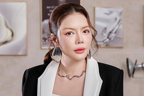 Khi Lý Nhã Kỳ làm 'nhân viên công sở'
