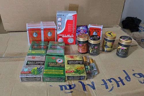 Công bố hình ảnh làm giả 70 nghìn chai dầu gió của vợ chồng doanh nhân