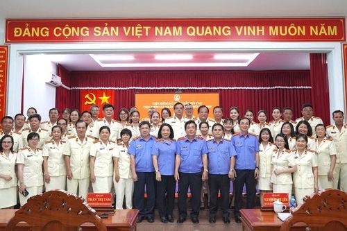 VKSND TP Cần Thơ công bố và trao Quyết định bổ nhiệm chức vụ lãnh đạo, quản lý cấp phòng