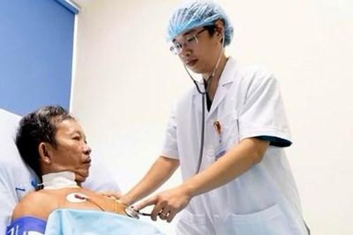 Người đàn ông suýt mất mạng vì ong vò vẽ đốt