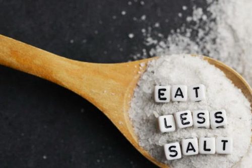 Vì sao người bệnh cao huyết áp nên kiêng ăn mặn và cách hạn chế muối