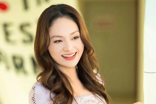 Nữ diễn viên Vbiz nói được 4 thứ tiếng cực đỉnh, nhan sắc bất biến với thời gian