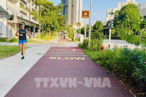 Singapore nâng ý thức người tham gia giao thông trên vỉa hè