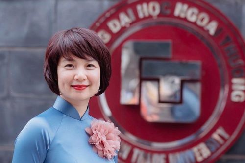 Tân Hiệu trưởng Trường Đại học Ngoại thương là ai mà khiến cõi mạng 'rần rần' bàn tán?